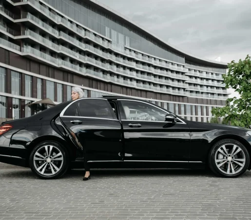 Toronto limo service mercedes benz sedan